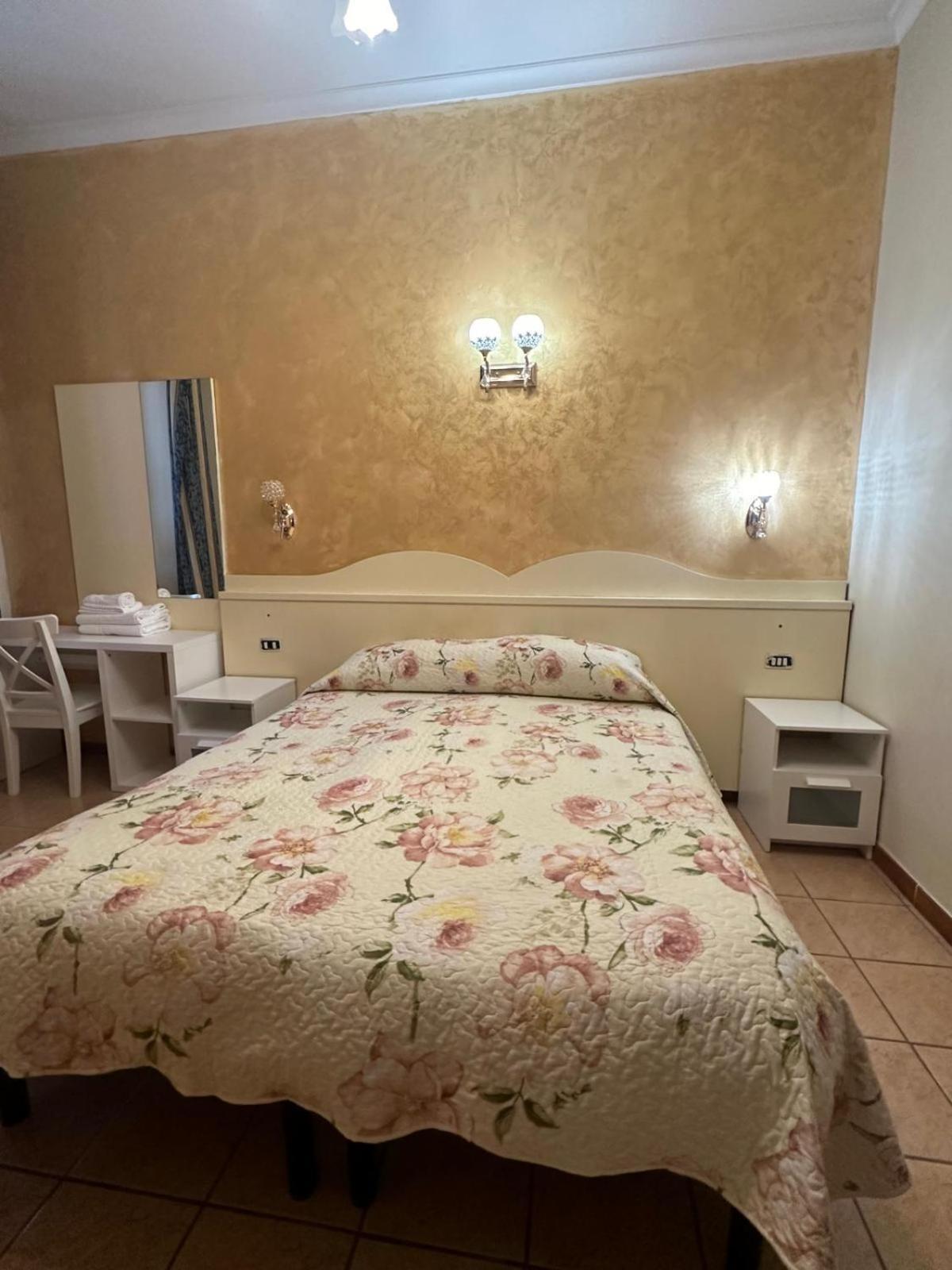 Near Termini Station Otel Roma Dış mekan fotoğraf