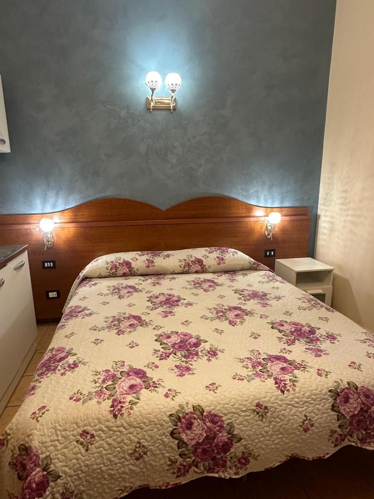 Near Termini Station Otel Roma Dış mekan fotoğraf
