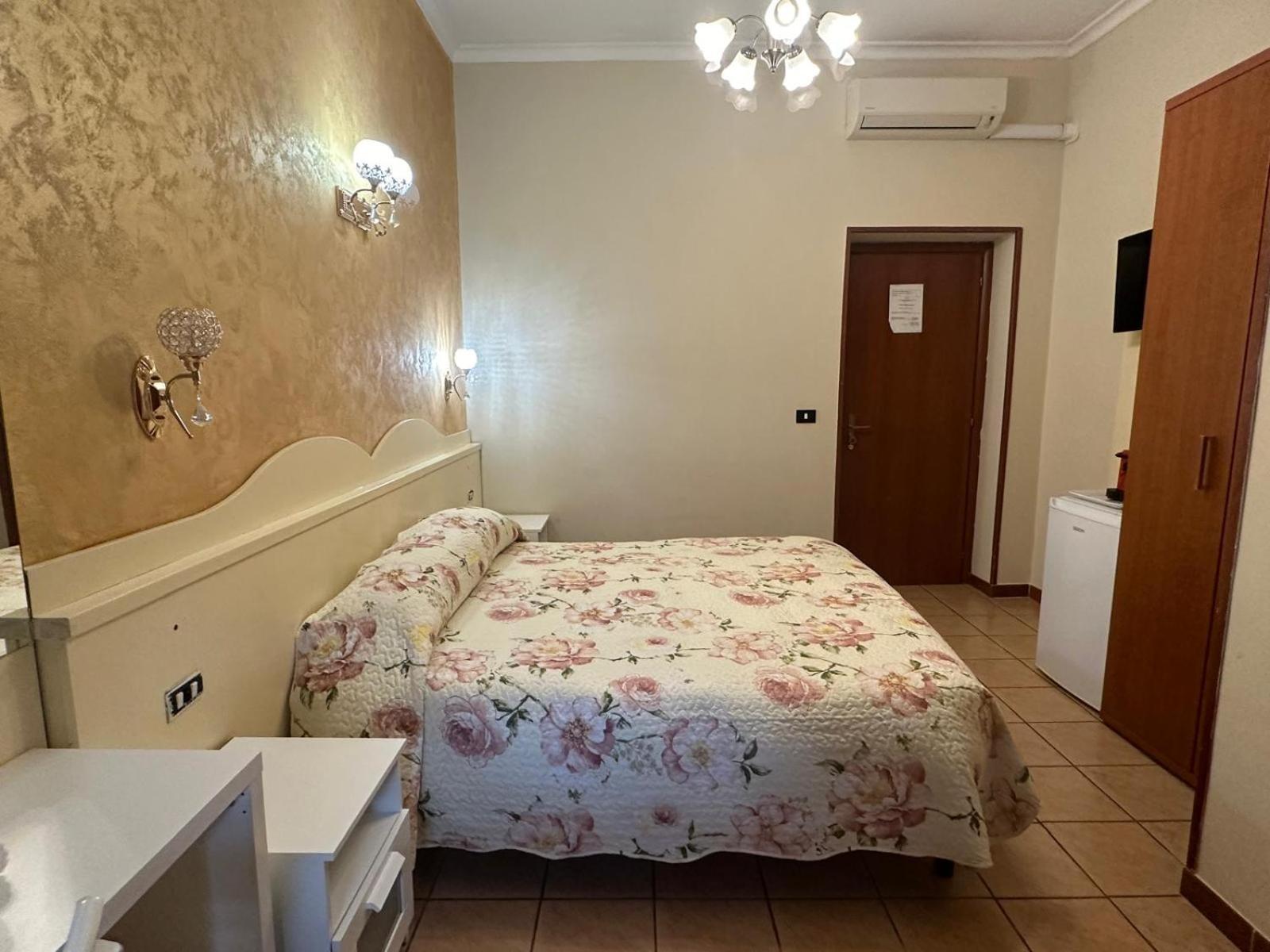 Near Termini Station Otel Roma Dış mekan fotoğraf