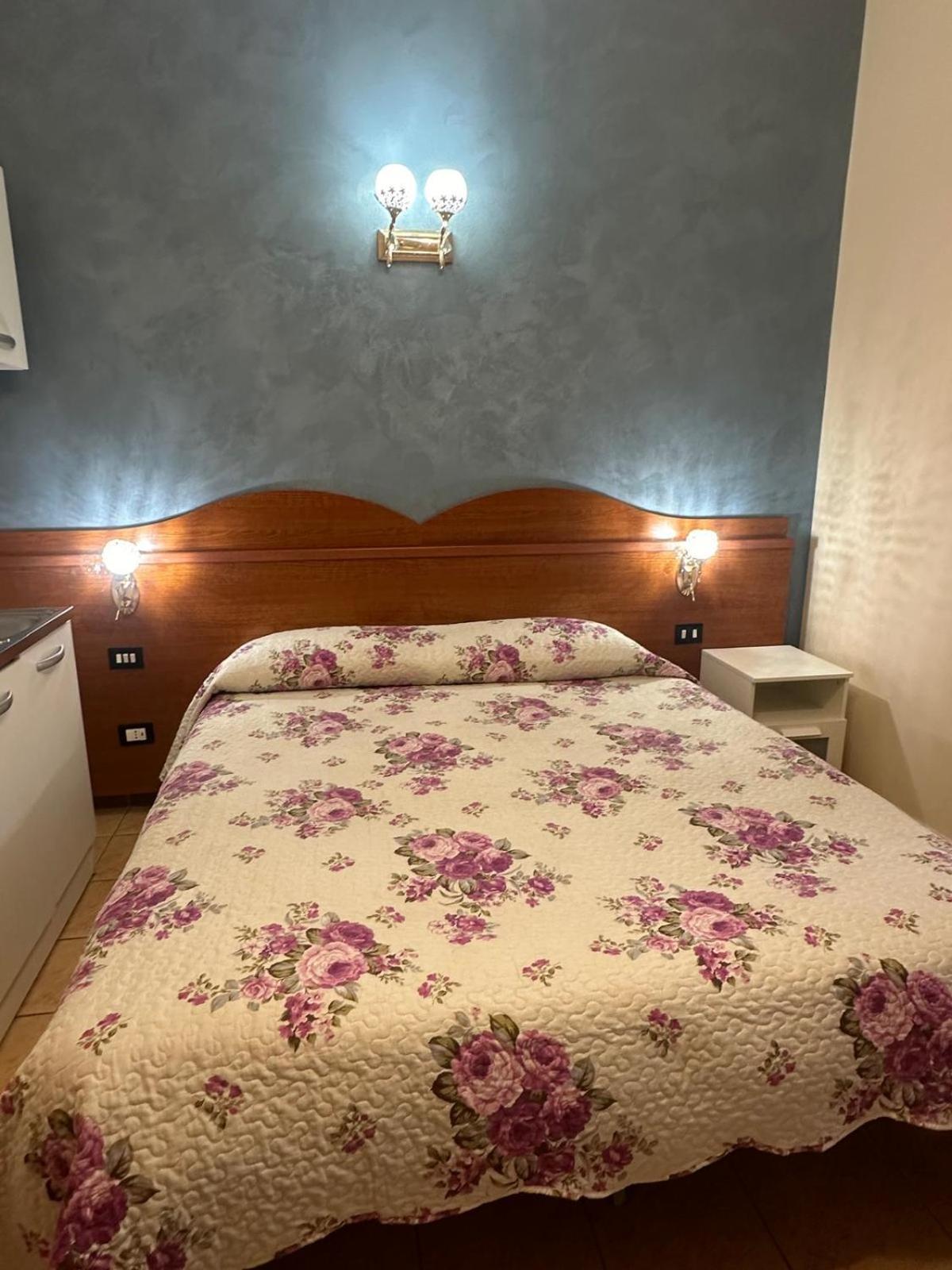Near Termini Station Otel Roma Dış mekan fotoğraf