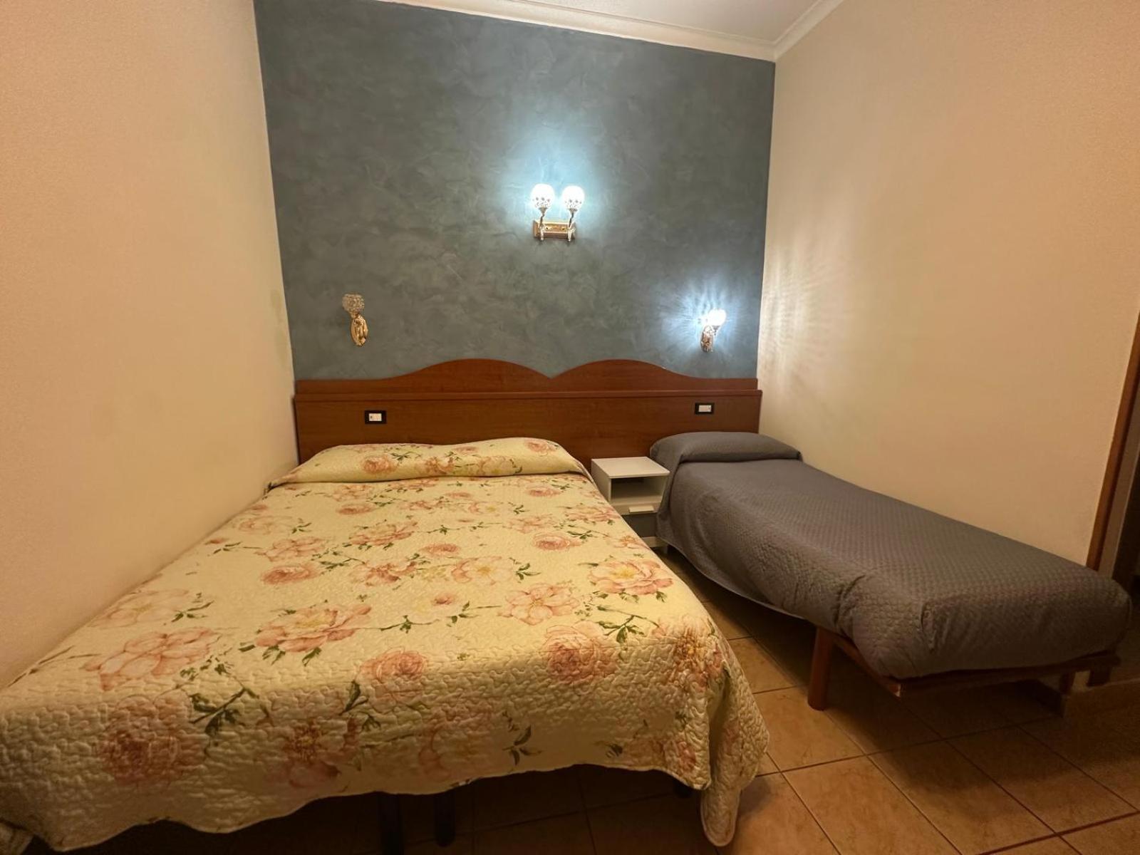 Near Termini Station Otel Roma Dış mekan fotoğraf