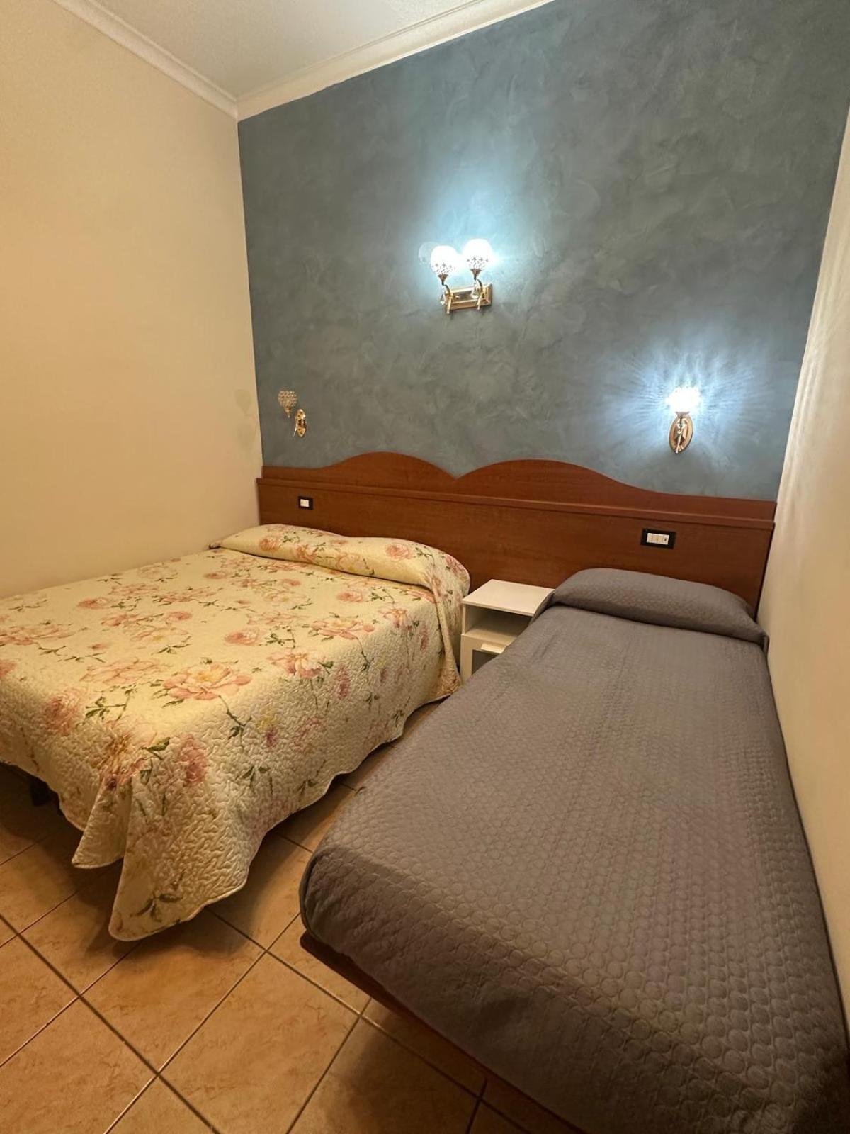 Near Termini Station Otel Roma Dış mekan fotoğraf