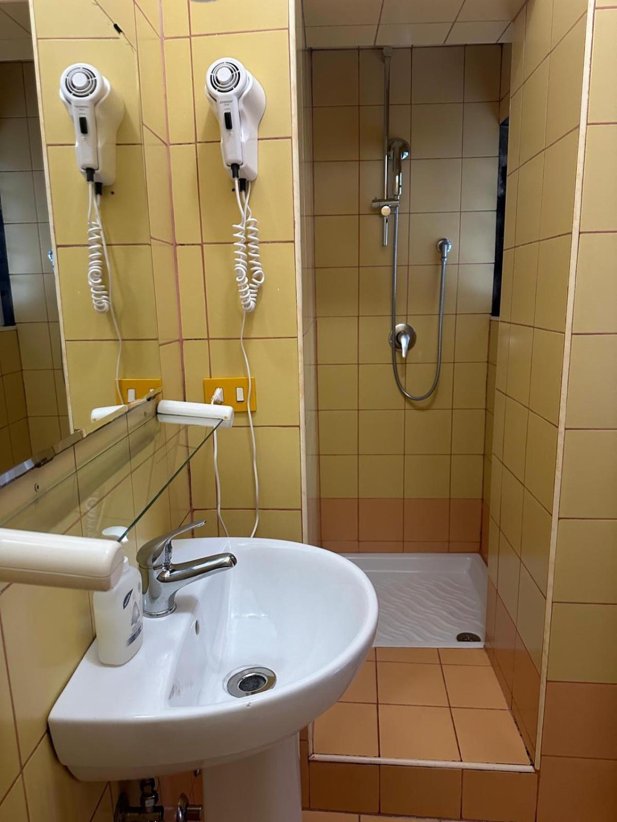 Near Termini Station Otel Roma Dış mekan fotoğraf