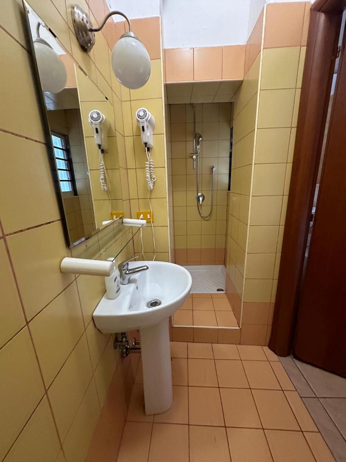 Near Termini Station Otel Roma Dış mekan fotoğraf