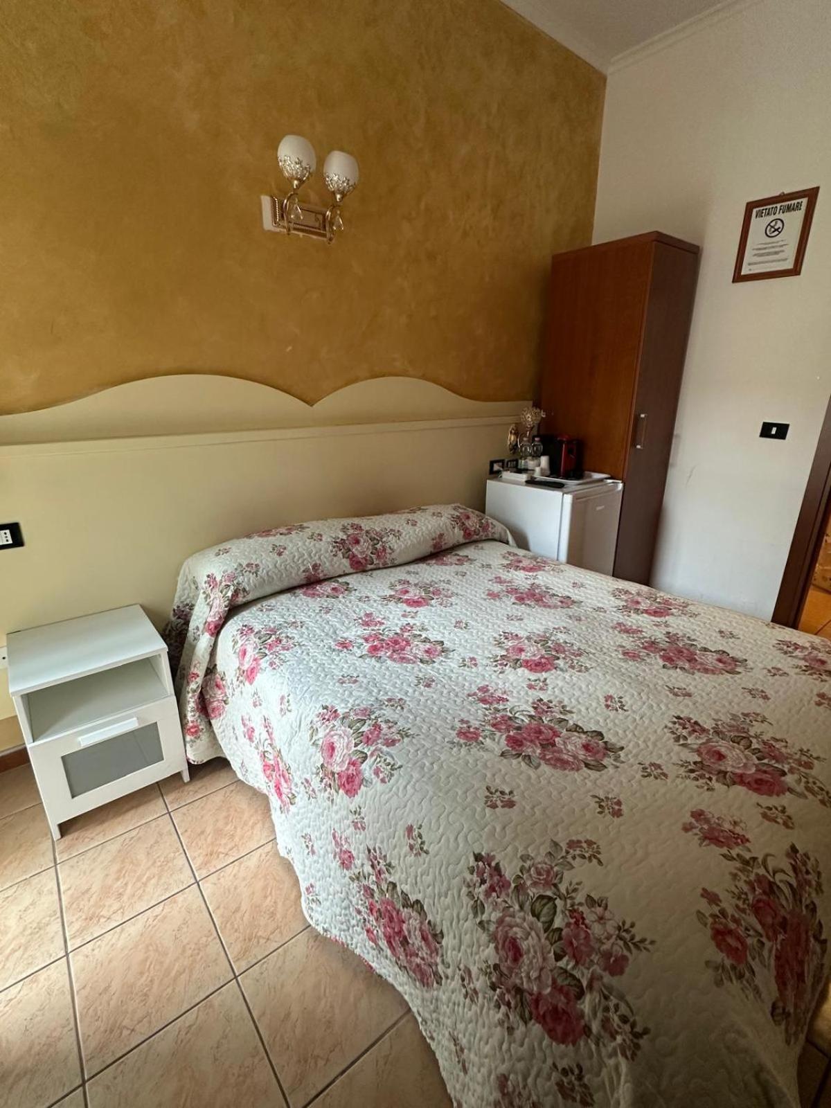 Near Termini Station Otel Roma Dış mekan fotoğraf