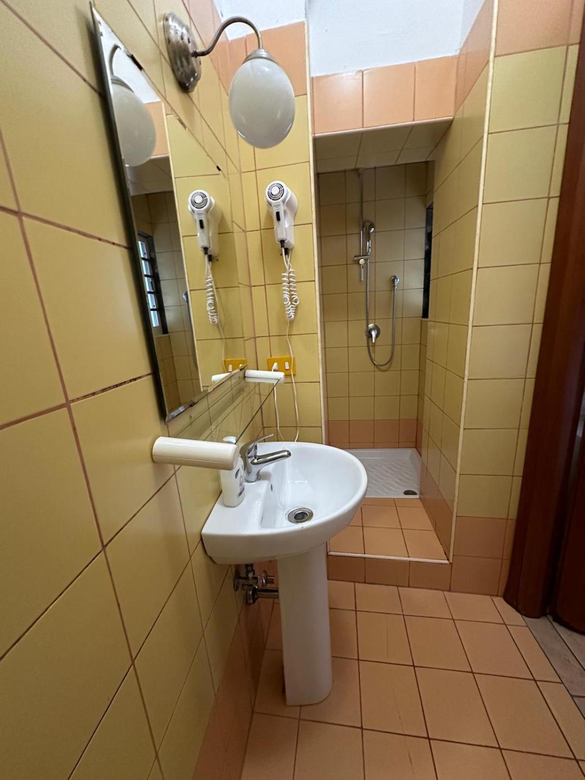 Near Termini Station Otel Roma Dış mekan fotoğraf
