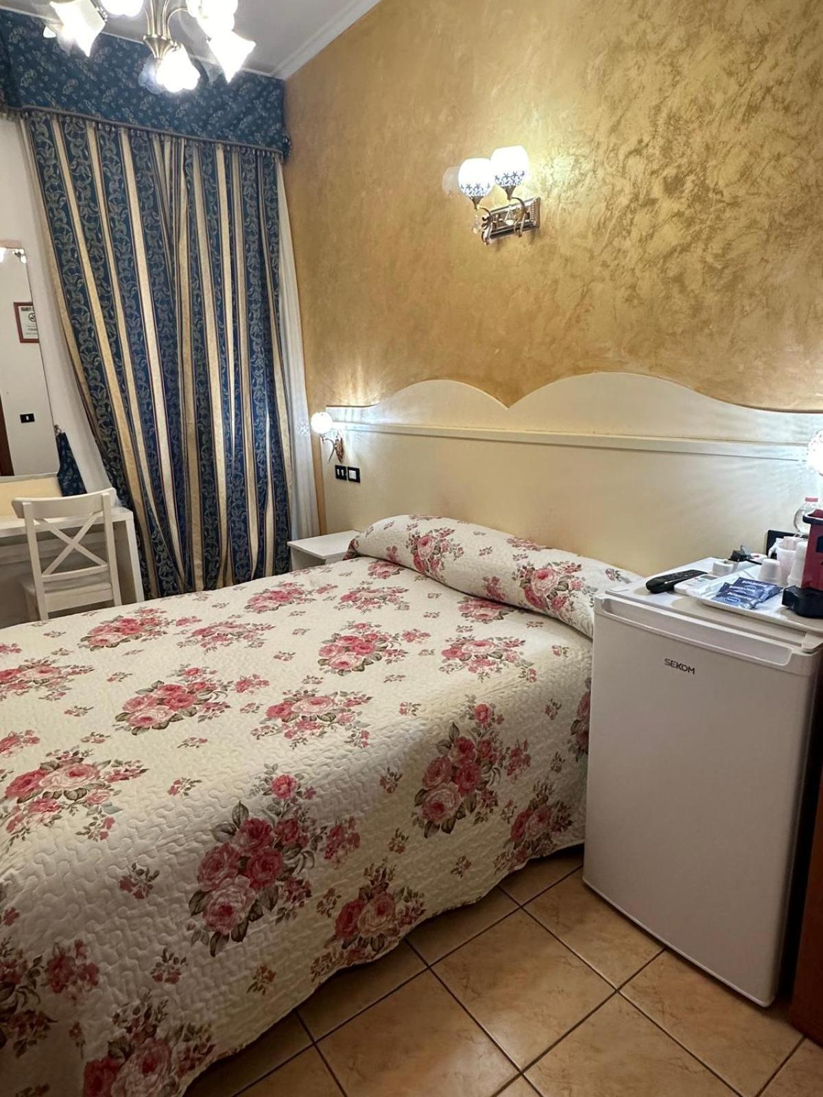 Near Termini Station Otel Roma Dış mekan fotoğraf